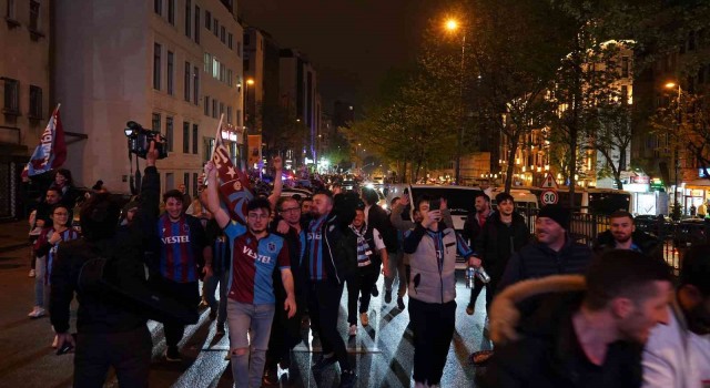 Trabzonspor taraftarı Taksime akın etti