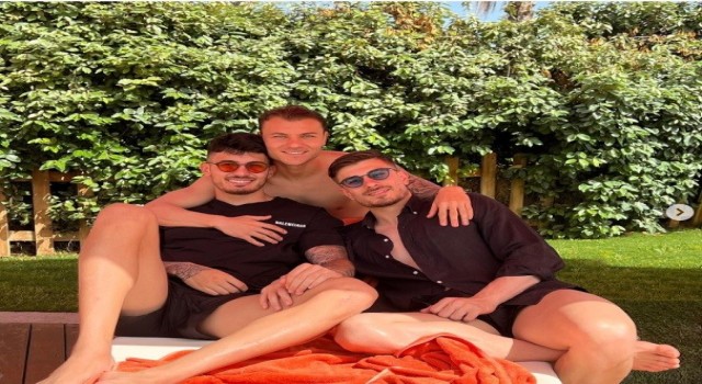 Trabzonsporlu oyuncular şampiyonluğun keyfini çıkarıyor