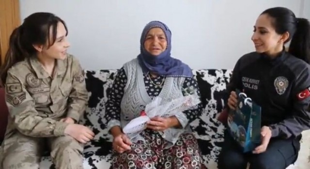 Tunceli Valisi Özkandan Anneler Gününde şehit annelerini unutmadı