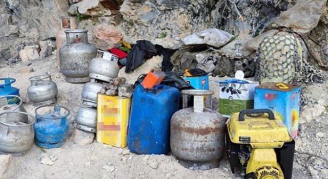 Tuncelide 2 sığınak içerisinde çok sayıda yaşam malzemesi ele geçirildi
