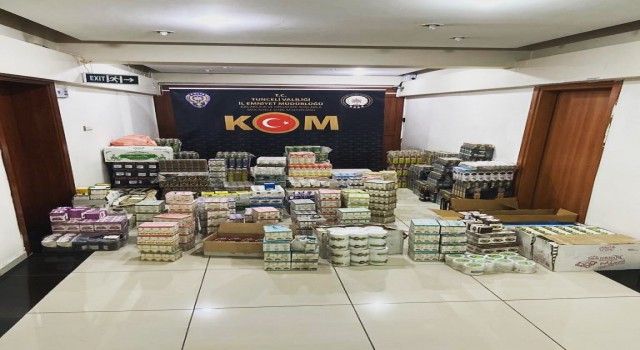 Tuncelide binlerce kaçak cinsel içerikli ürün ele geçirildi