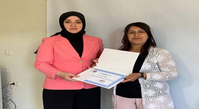 Tuncelide kitap okuma yarışmasında derece giren veliler ödüllendirildi