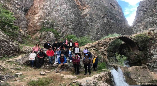 Tuncelide öğretmenlere doğa yürüyüşü eğitimi verildi