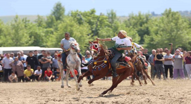 Turgutluda Cirit ve Keşkek Festivali yoğun ilgi gördü