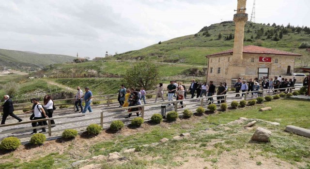 Türk Dünyasından gelen Akademisyen ve Gazeteciler Kayaşehiri gezdi