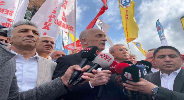Türk-İş, Taksime çelenk bıraktı