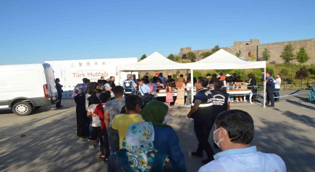 “Türk Mutfağı Haftasında vatandaşlara Diyarbakır lezzetleri ikram edildi