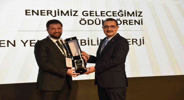 Türkiye Enerji ve Doğal Kaynaklar Zirvesinde TİKAV ile Akfen Yenilenebilir Enerjiye ödül