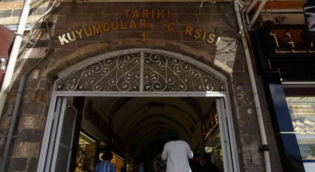 Türkiyede bir ilk: Diyarbakırda turist yoğunluğundan ‘nöbetçi kuyumcu sistemine geçildi
