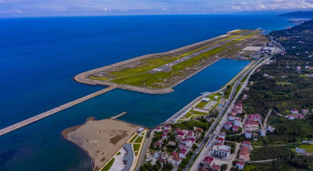 Türkiyenin deniz üzerine yapılan ilk havaalanında 6 milyon yolcuya hizmet