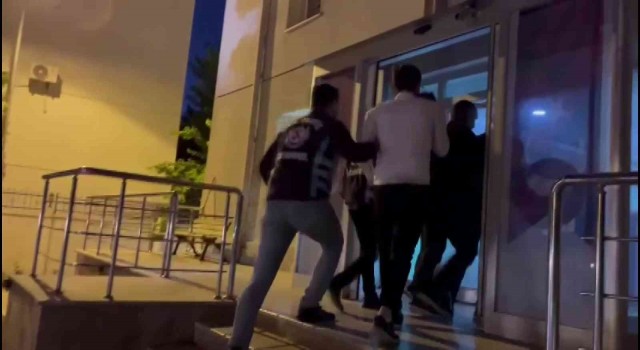 Tuzlada sivil polislerden otopark parası isteyen değnekçilere suçüstü