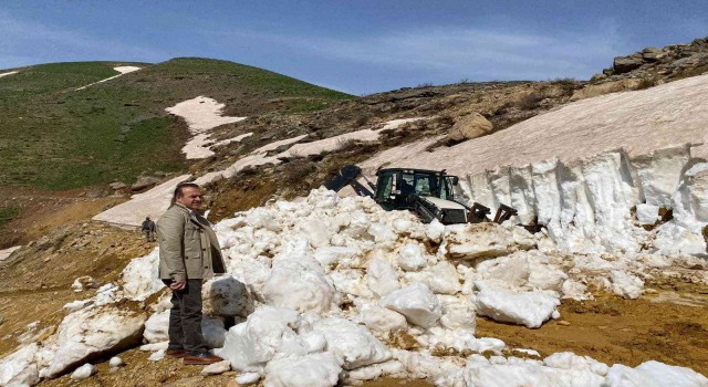 Uluderede kapalı yayla yolları bir bir açılıyor