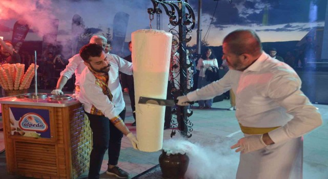 Üniversite öğrencileri bu festivalde dondurmaya doydu