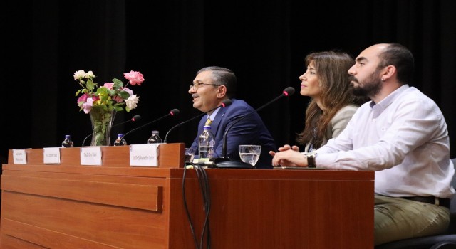 Üniversiteli gençlerle sosyal medya bağımlılığı konuşuldu