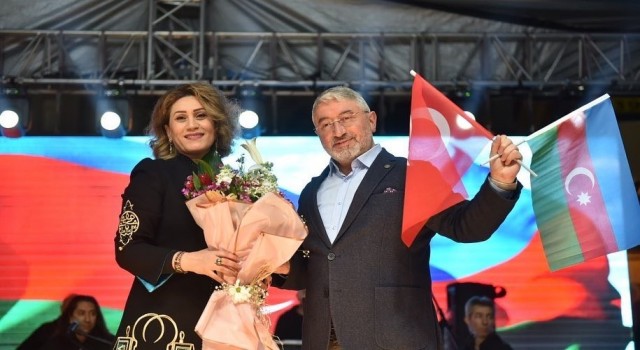 Ünlü sanatçı Azerinden unutulmaz konser