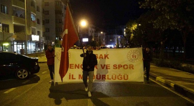 Uşakta 19 Mayıs coşkusu fener alayıt ile sürdü