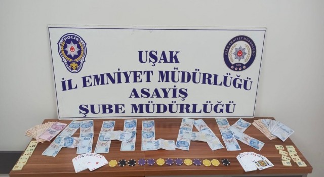 Uşakta kumar oynayan 14 kişiye para cezası verildi
