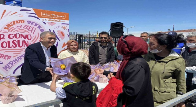 Üsküdarda annelere binlerce Bodrum Papatyası hediye edildi