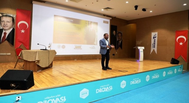 Uzaya çıkan ilk Türk unvanını kazanan iş adamı öğrencilerle buluştu