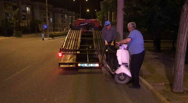 Uzunköprüde elektrik direğine çarpan motosikletin sürücüsü yaralandı
