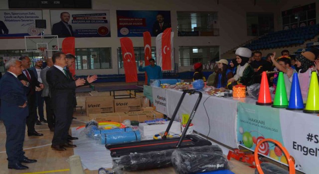Vali Akbıyıktan özel eğitimli okullara spor malzemesi dağıtımı