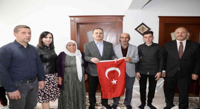 Vali Akbıyıktan şehit ailelerine ziyaret