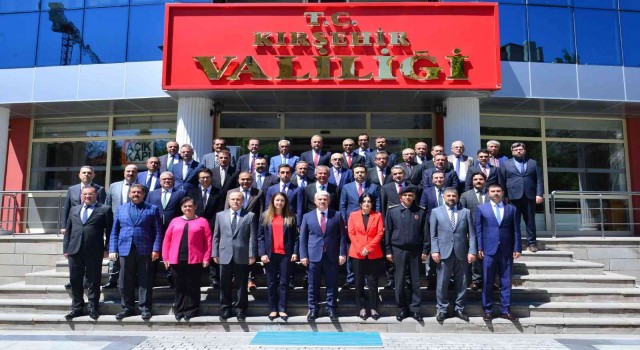 Vali Akın, Kırşehirde veda ziyaretlerine başladı
