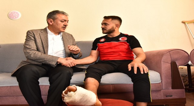 Vali Akkoyundan Pençe-Kilit Operasyonu gazisine ziyaret