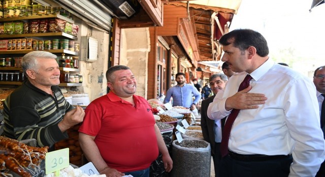 Vali Ayhandan çarşı ve şehitlik ziyareti