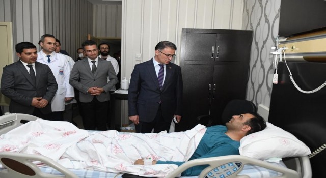 Vali Balcıdan yaralı vali yardımcısına ziyaret