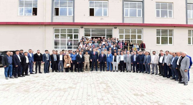 Vali Bilmezden Çatak ilçesine veda ziyareti