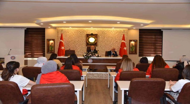Vali Karadeniz, gençleri ağırladı