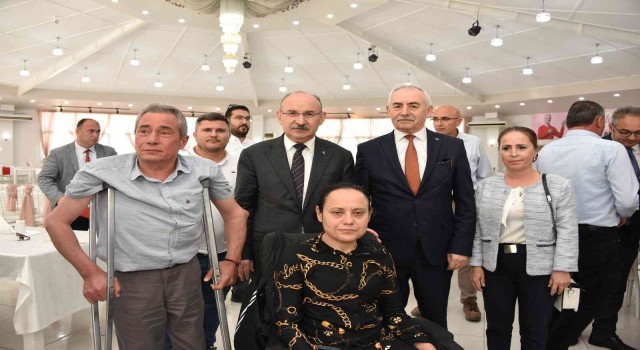 Vali Karadeniz Saruhanlıda muhtarlar, STKlar ve vatandaşlarla buluştu