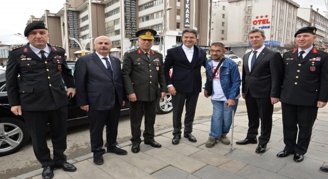 Vali Memişten Jandarma ve Emniyete bayram ziyareti
