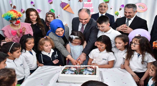 Vali Özkan şehit kızının doğum günü sevincine ortak oldu
