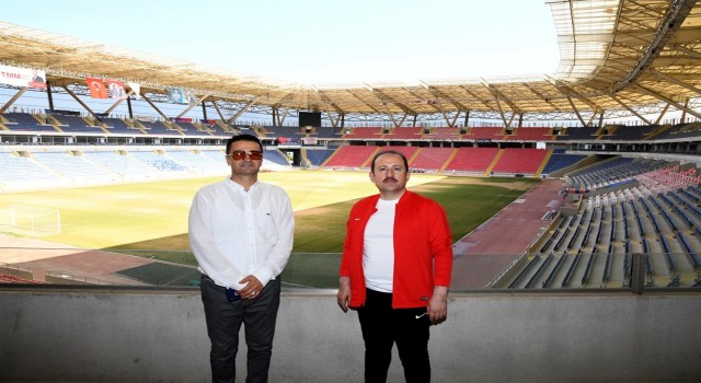 Vali Pehlivan, spor tesislerinde incelemelerde bulundu