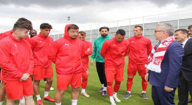 Vali Şimşekten Sivasspora final maçı öncesi moral ziyareti