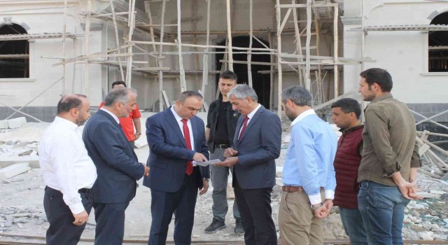 Vali Soytürk, cami ve kuran kursu inşaatlarında incelemelerde bulundu