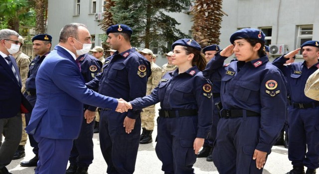 Vali Soytürk Mehmetçik ve polis ile bayramlaştı