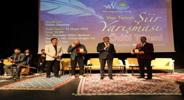 ‘Van temalı şiir yarışmasının kazananları ödüllerini aldı