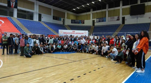 Vanda engelli okullarına malzeme desteği