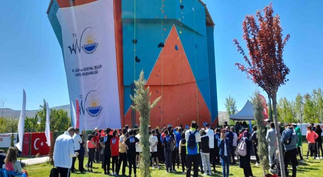 Vanda tırmanış şampiyonası renkli görüntülerle başladı