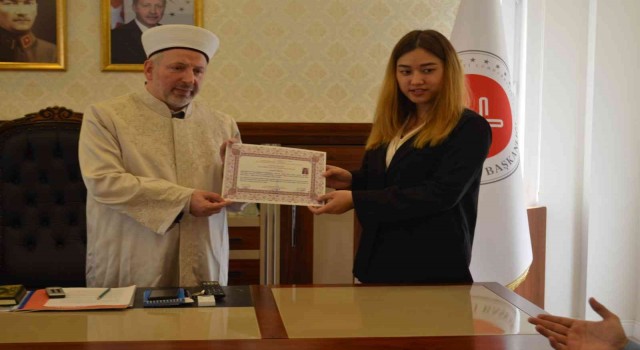 Yalovada yaşayan Tayland vatandaşı kadın Elif ismini alarak Müslüman oldu
