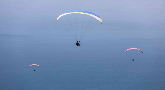 Yamaç paraşütü şampiyonları kupalarını aldı