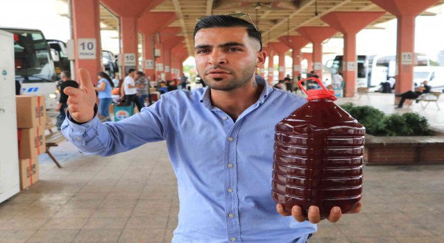 Yanan motosikleti 150 litre şalgam suyu dökerek söndürdüler