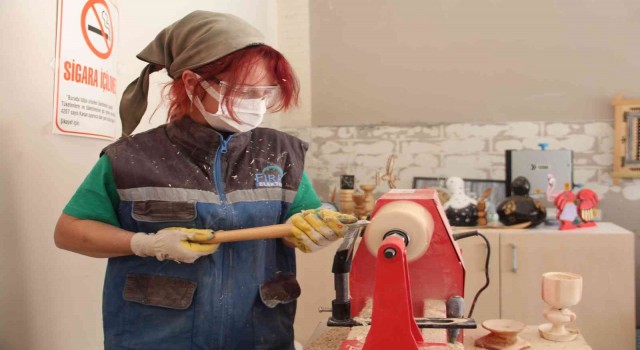 Yapamazsın dediler, o şimdi eserleri ile erkeklere taş çıkarıyor