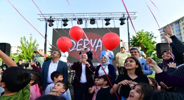 Yeşilyurtdaki sanat şenliği renkli ve coşku dolu anlara sahne oldu