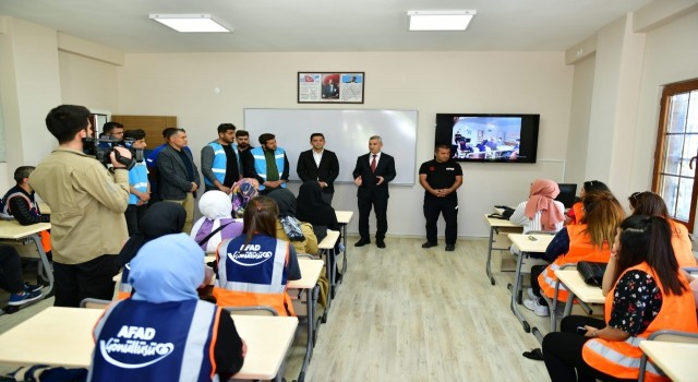 Yeşilyurtta gençlere deprem eğitimi