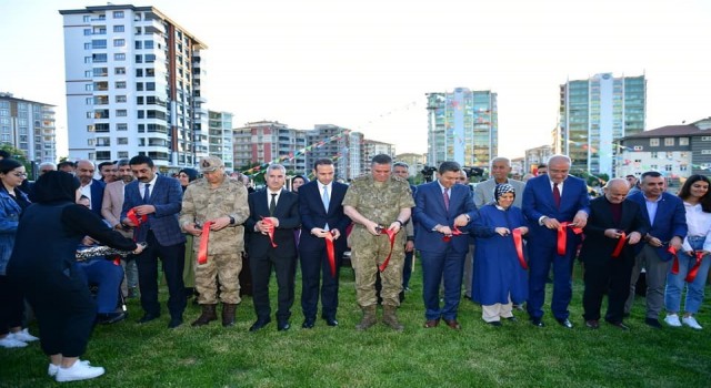 Yeşilyurtta Şehit Semih Özbey Parkının açılışında duygusal anlar