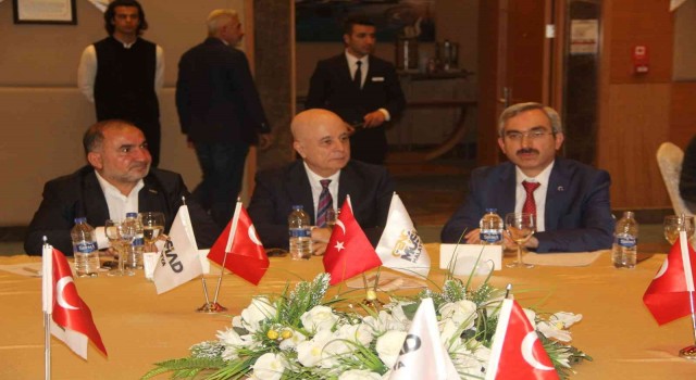 Yıldız Holding CEOsu Mehmet Tütüncü Malatyada iş dünyası ve üniversiteli gençlerle buluştu